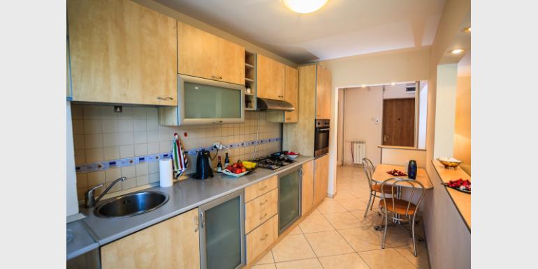 Apartament cu 3 camere - BERLONI - Bulevardul Unirii - Cazari-Bucuresti.ro