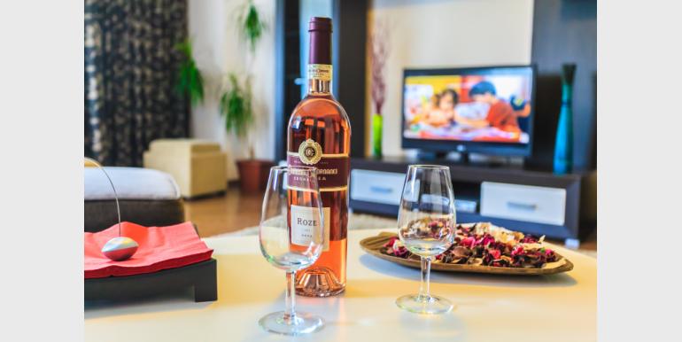 Apartament cu 3 camere - CEC 3 - Rond Alba Iulia - Cazari-Bucuresti.ro