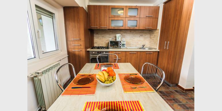 Apartament cu 3 camere - CEC 3 - Rond Alba Iulia - Cazari-Bucuresti.ro