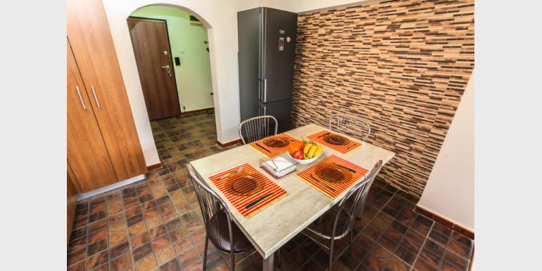 Apartament cu 3 camere - CEC 3 - Rond Alba Iulia - Cazari-Bucuresti.ro