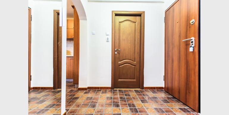 Apartament cu 3 camere - CEC 3 - Rond Alba Iulia - Cazari-Bucuresti.ro