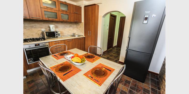 Apartament cu 3 camere - CEC 3 - Rond Alba Iulia - Cazari-Bucuresti.ro